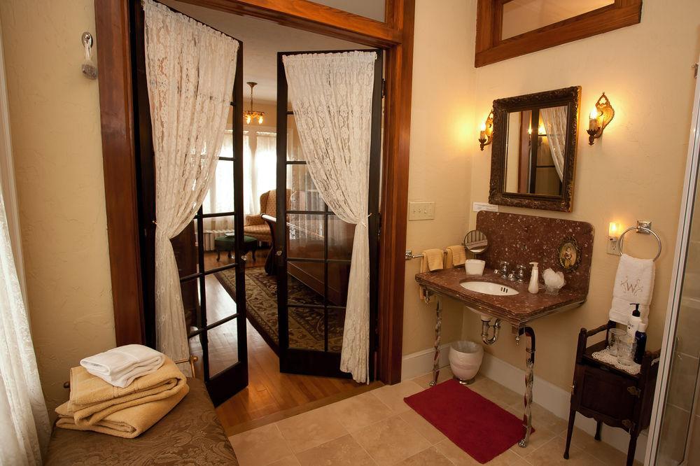 Westphal Mansion Inn Bed & Breakfast Hartford Exteriör bild