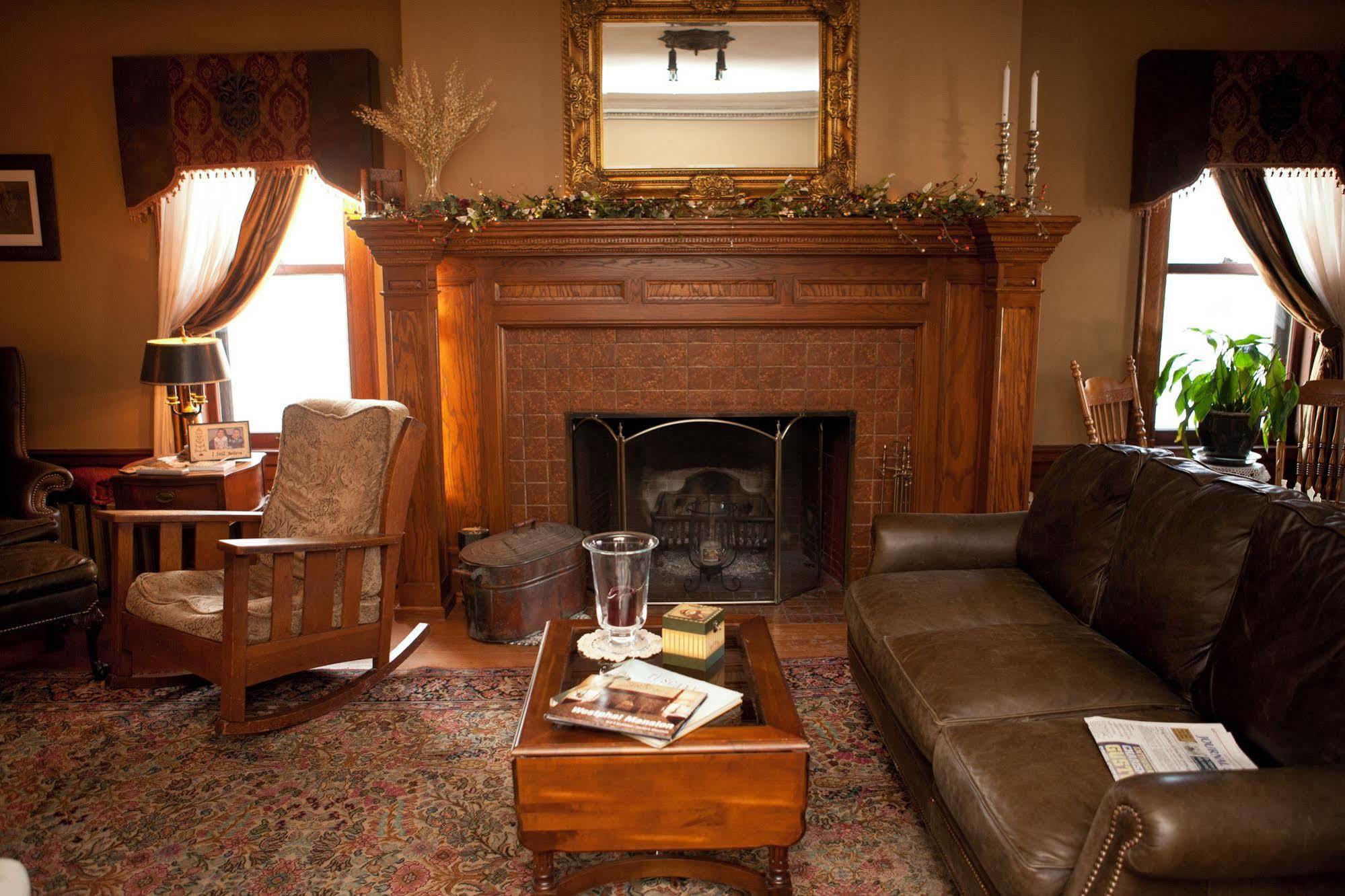 Westphal Mansion Inn Bed & Breakfast Hartford Exteriör bild